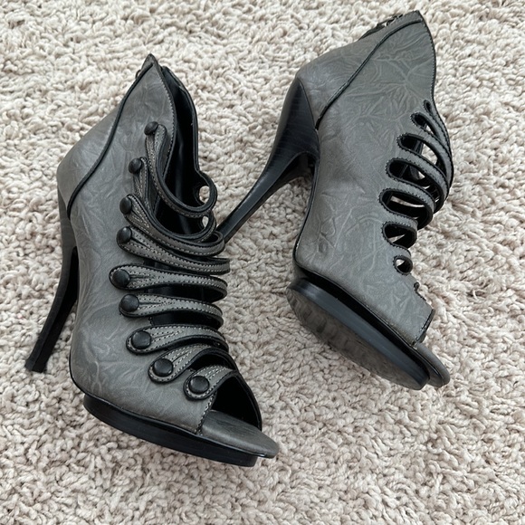 Gray ankle booties, peep, toe with buttons, open up to the top-perfect condition - Picture 9 of 16